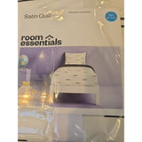 13078 Room Essentials adult Twin/Twin Extra Long Satin Quilt in white and black Nwt